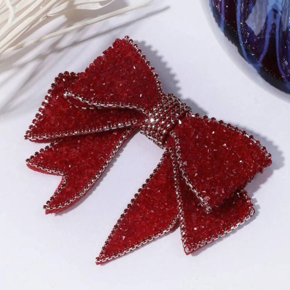 🎀 Bow Tie Pin 🎀 - Picture 2 of 4